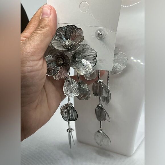 Zara Famous Kate Middleton Floral Statement Earrings - Picture 8 of 17